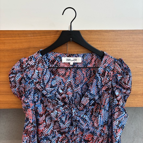 NWOT Diane von Furstenberg Roland ruched printed mesh bodysuit, Size M - Picture 8 of 15